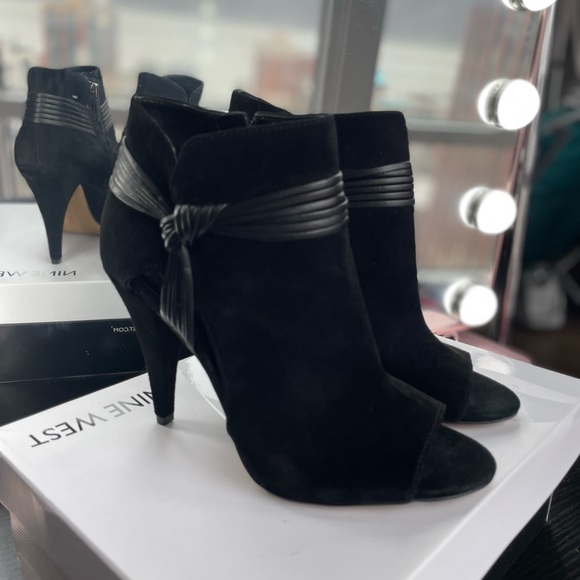 Vince Camuto Annavay Suede Bootie - Picture 4 of 10